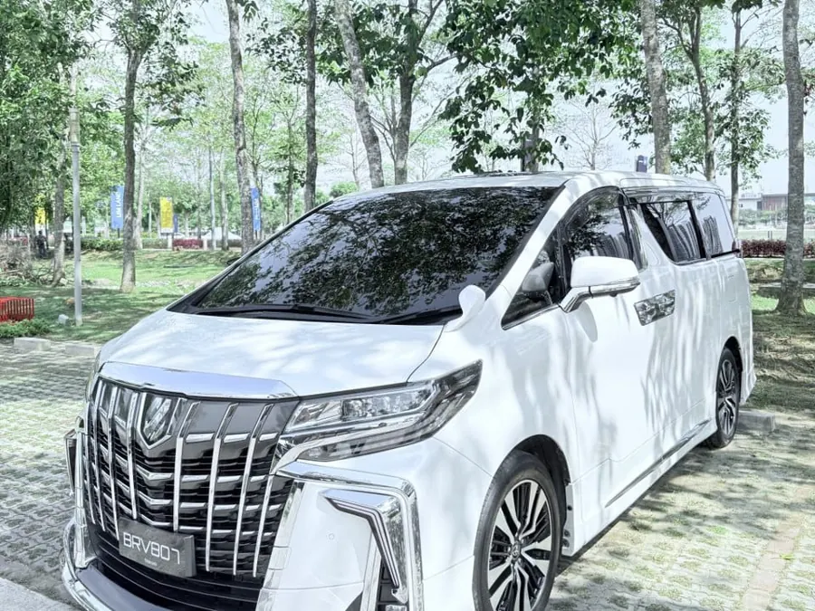 Toyota Alphard SC · White