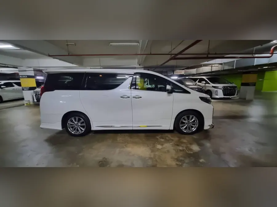 Toyota Alphard Type Gold · White