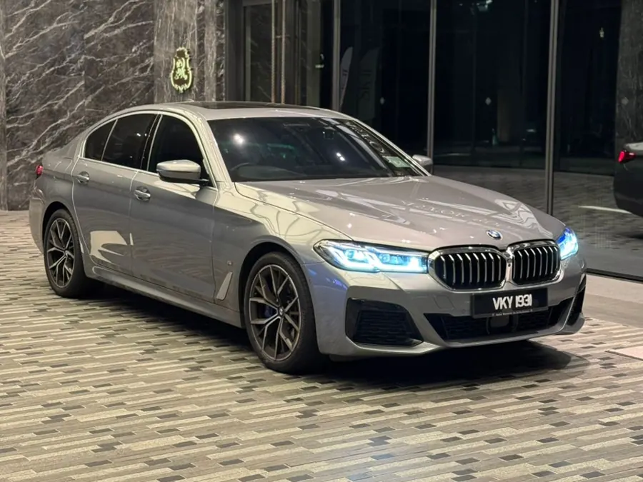 BMW 5 Series · Grey
