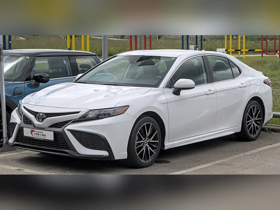 Toyota Camry / Honda Accord