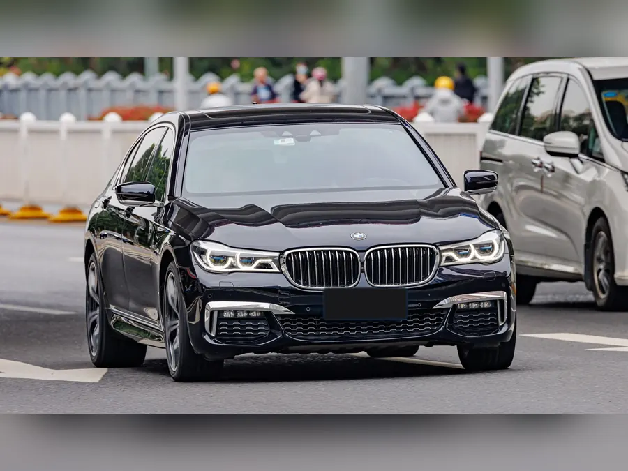 BMW 7 Series / Mercedes-Benz S-Class