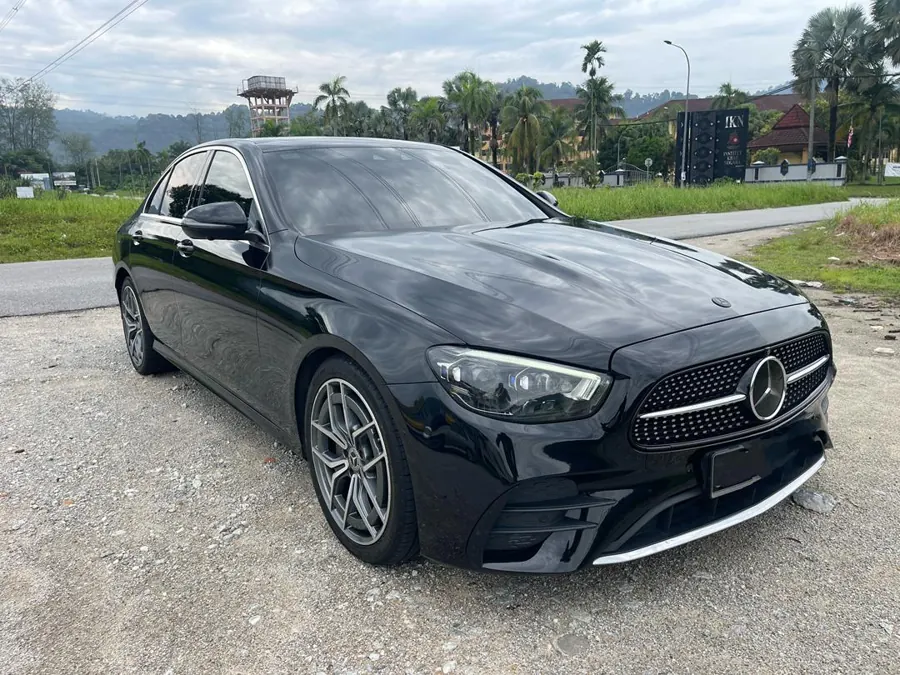 Mercedes-Benz E-Class · Black