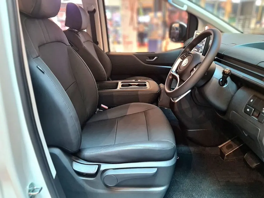 Hyundai Staria · Silver