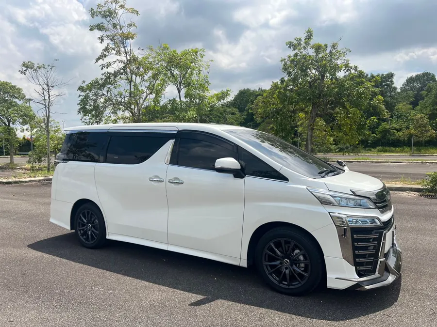 Toyota Vellfire ZG · White