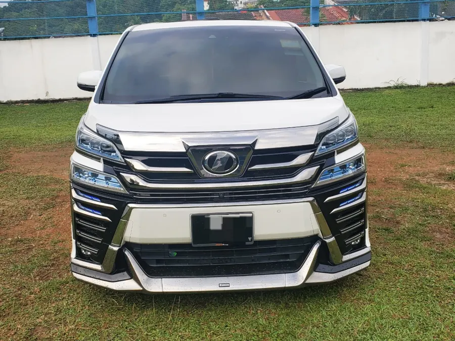 Toyota Vellfire ZG · White